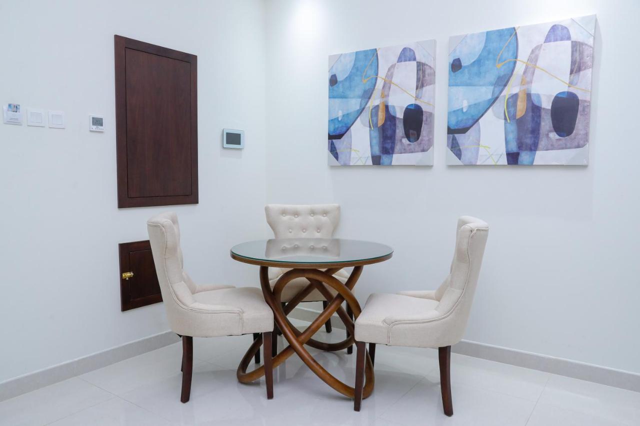 Sirius Tower Aparthotel Manama Ngoại thất bức ảnh
