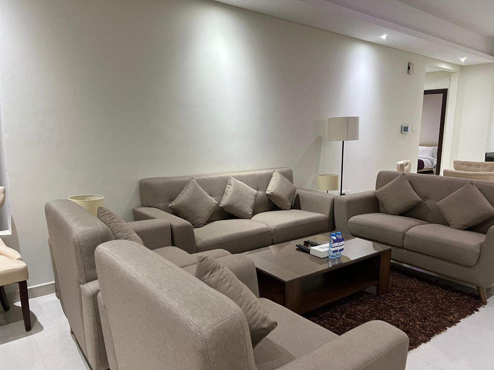 Sirius Tower Aparthotel Manama Ngoại thất bức ảnh