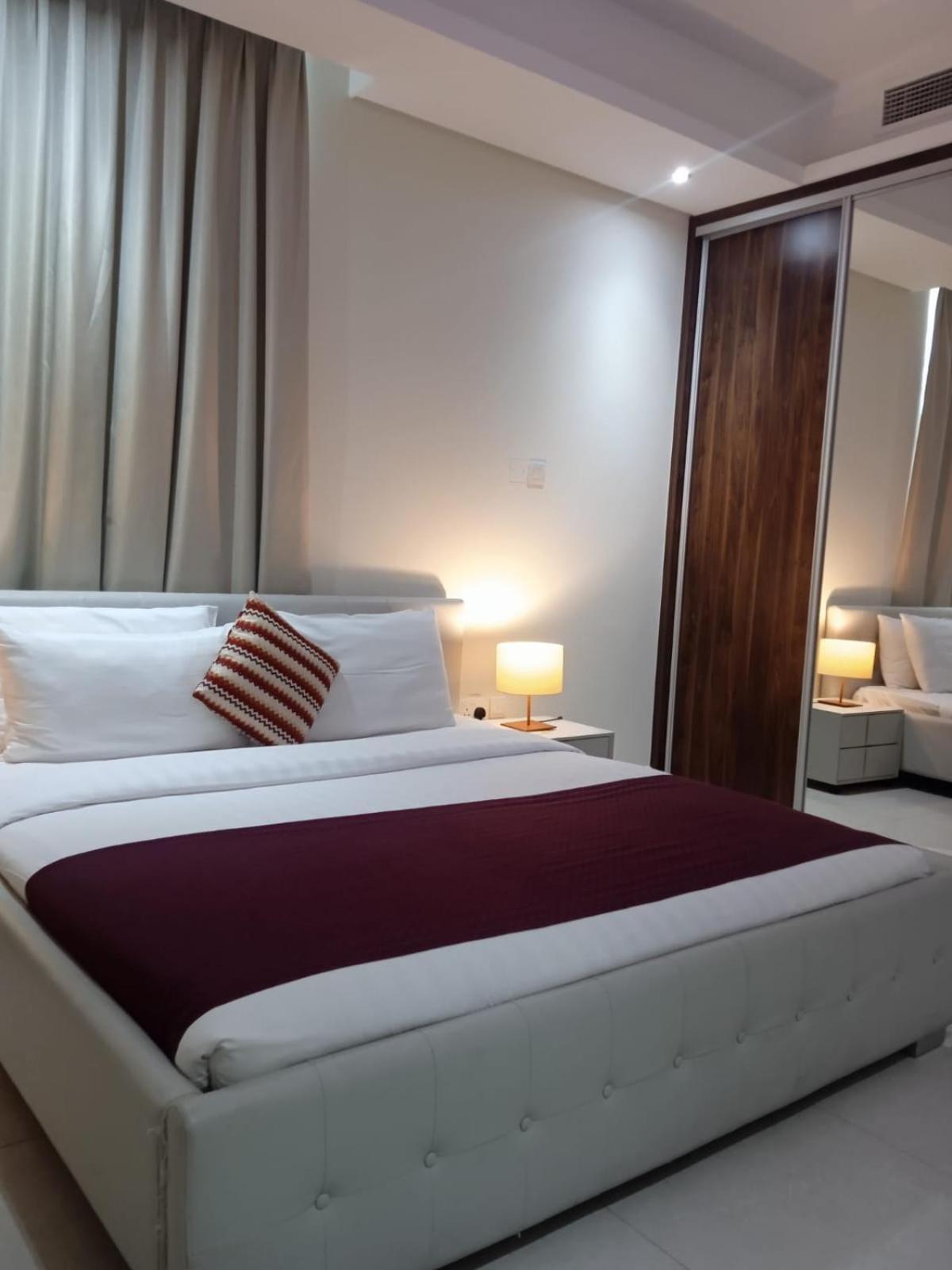 Sirius Tower Aparthotel Manama Ngoại thất bức ảnh