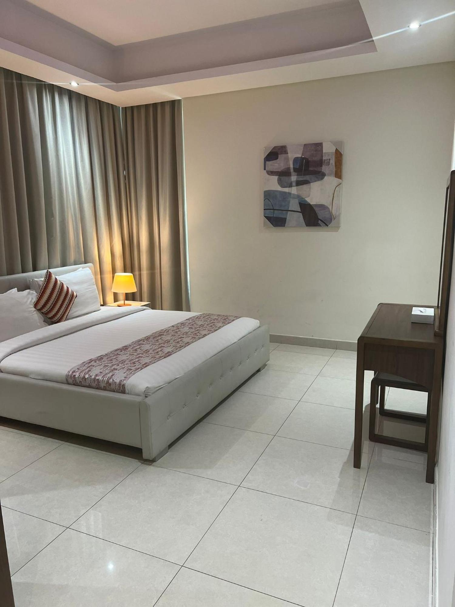 Sirius Tower Aparthotel Manama Ngoại thất bức ảnh