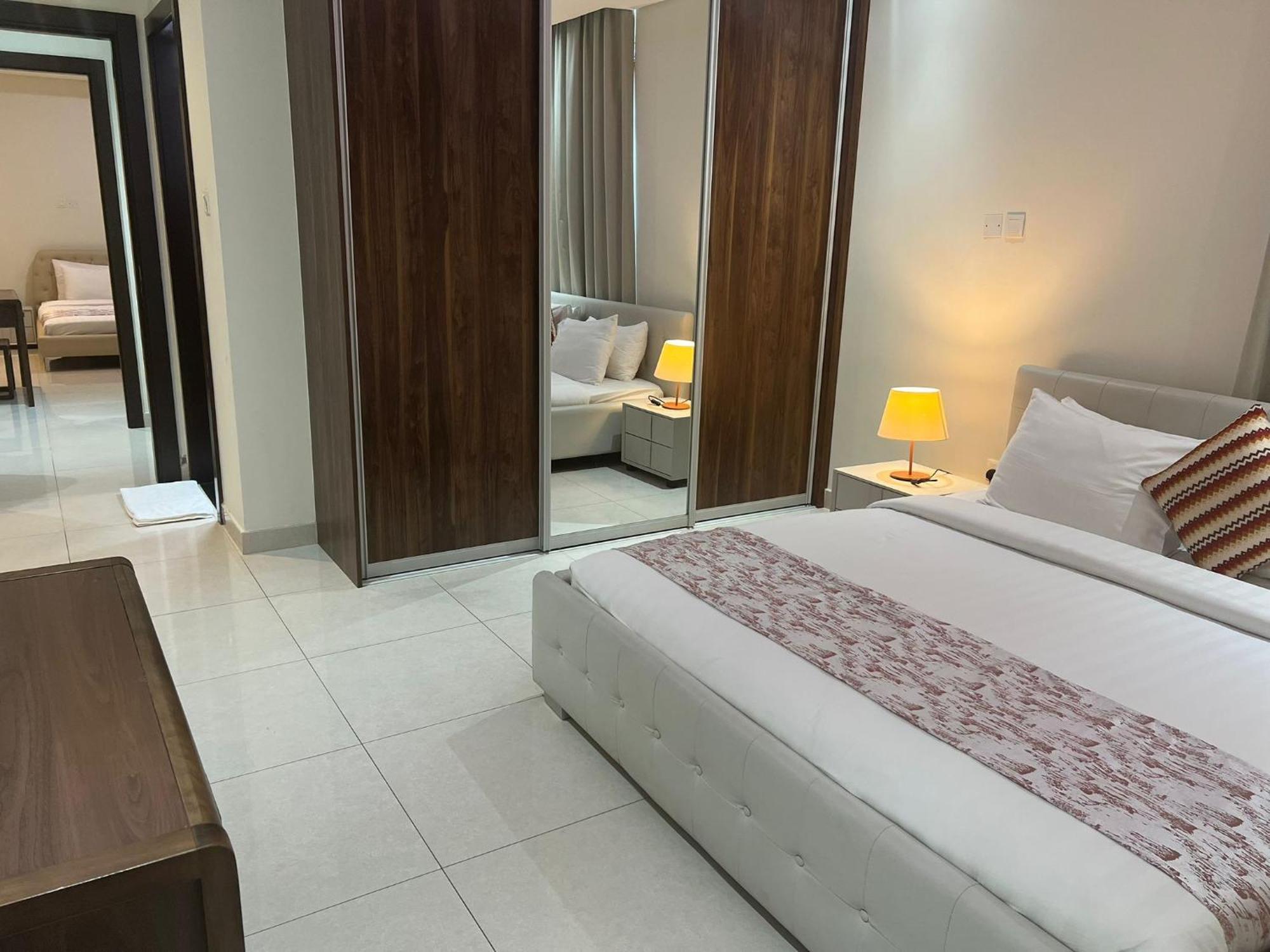 Sirius Tower Aparthotel Manama Ngoại thất bức ảnh